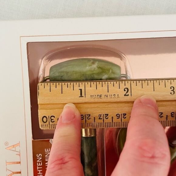 Zoe Ayla Jade Facial Roller and Gua Sha Set Firms and Brightens Natural Skincare - Picture 7 of 9